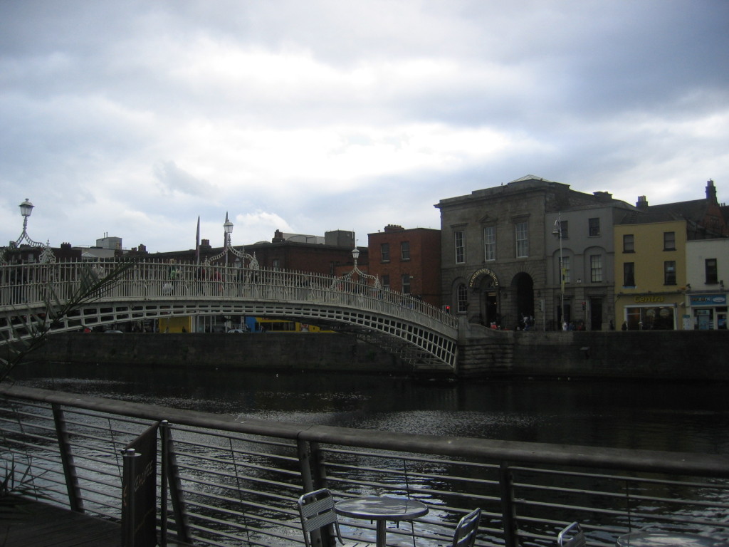 Liffey mit Ha`penny Bridge