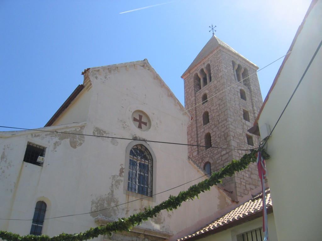 Kirche mit Glockenturm