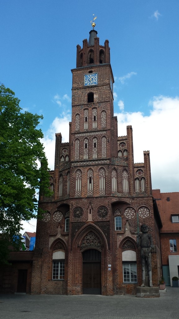Altstädtisches Rathaus mit Roland
