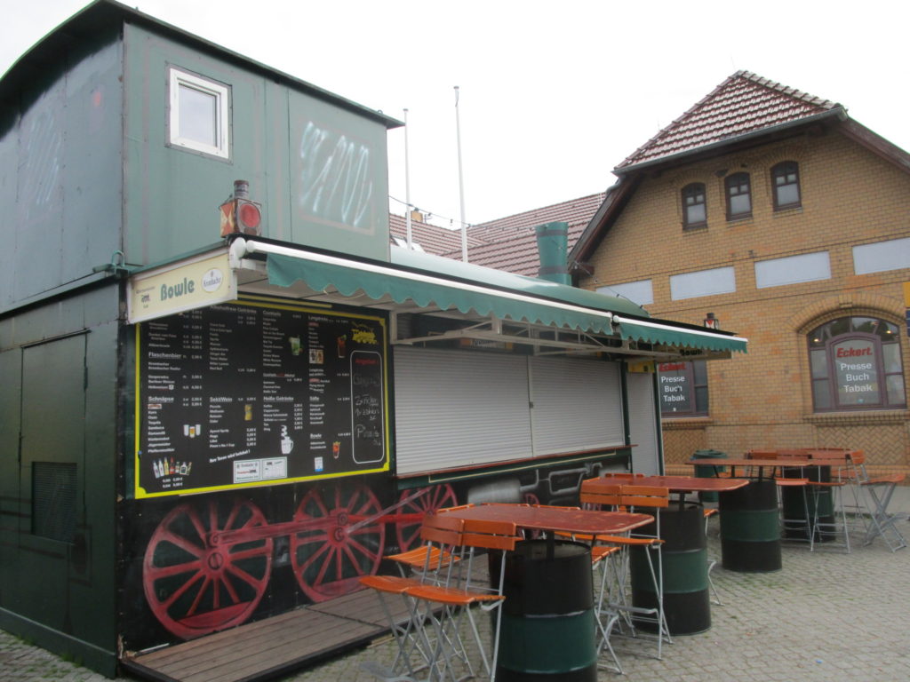 Am Bahnhof